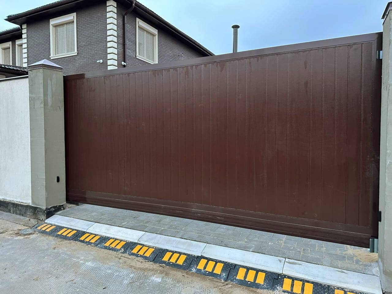 Уличные ворота DoorHan в Краснодаре с установкой